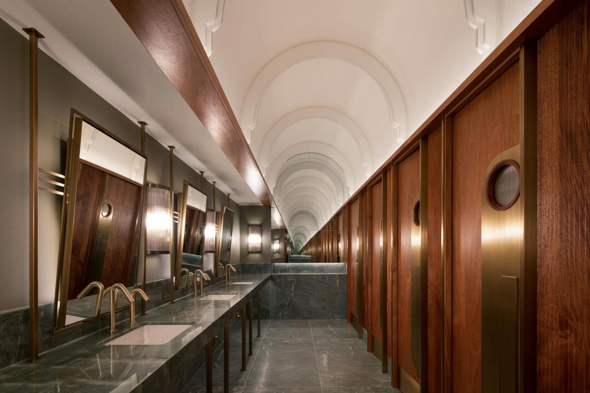 Honeyrose Hotel, Montreal, A Tribute Portfolio Hotel Экстерьер фото The interior of the public lavatory at the station