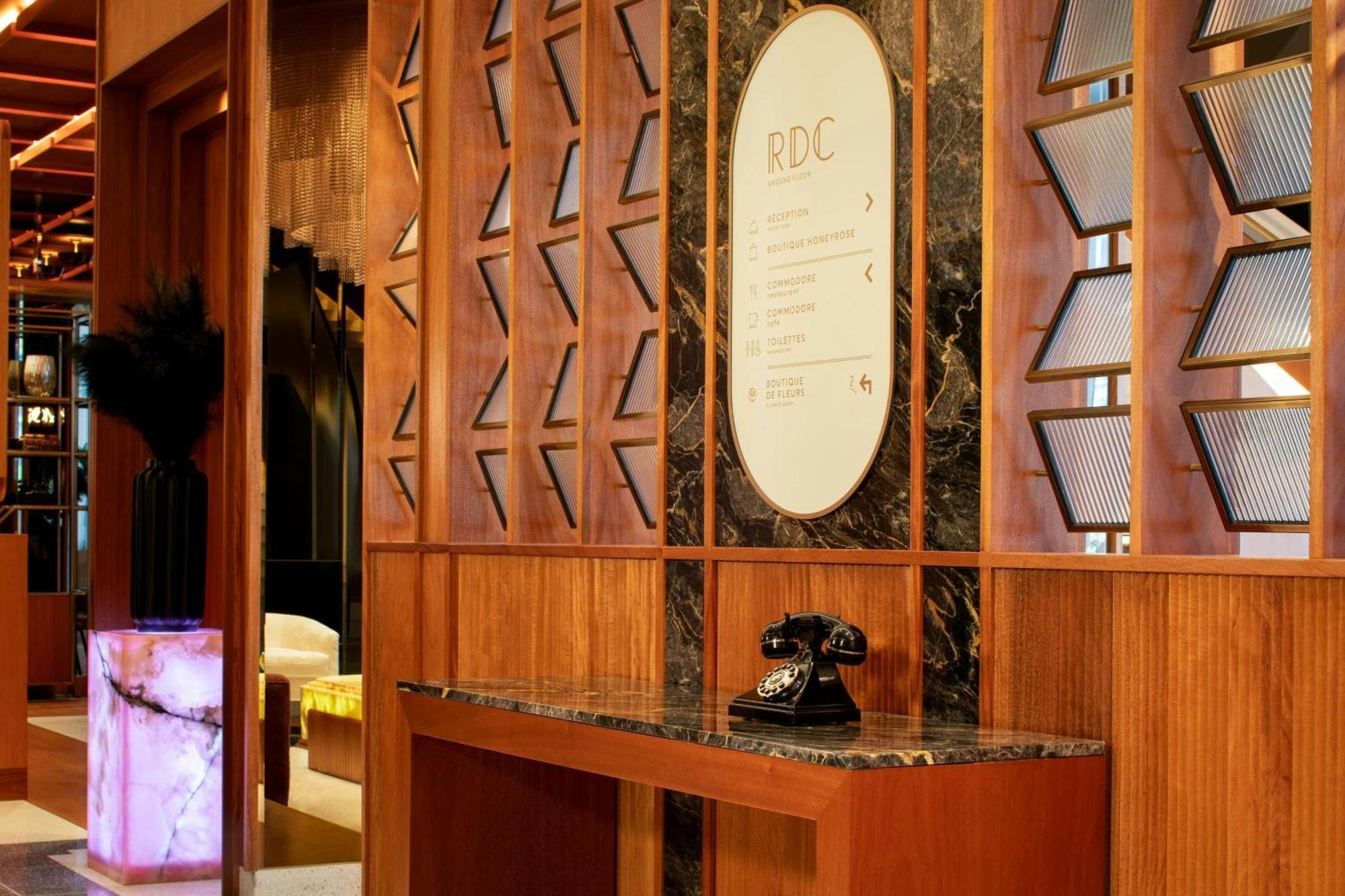 Honeyrose Hotel, Montreal, A Tribute Portfolio Hotel Экстерьер фото The interior of the lobby